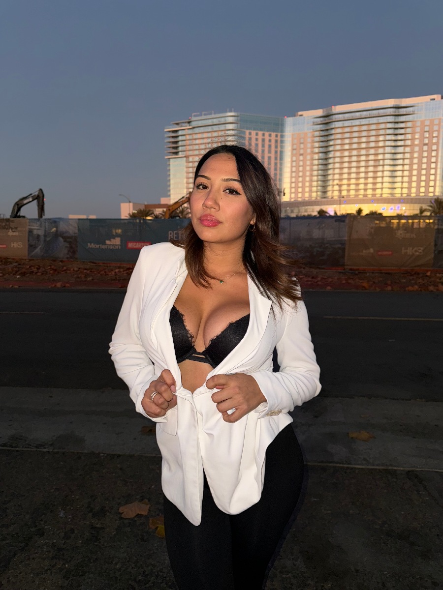 Take a pause and enjoy Ali Cruz — streaming from Vientiane