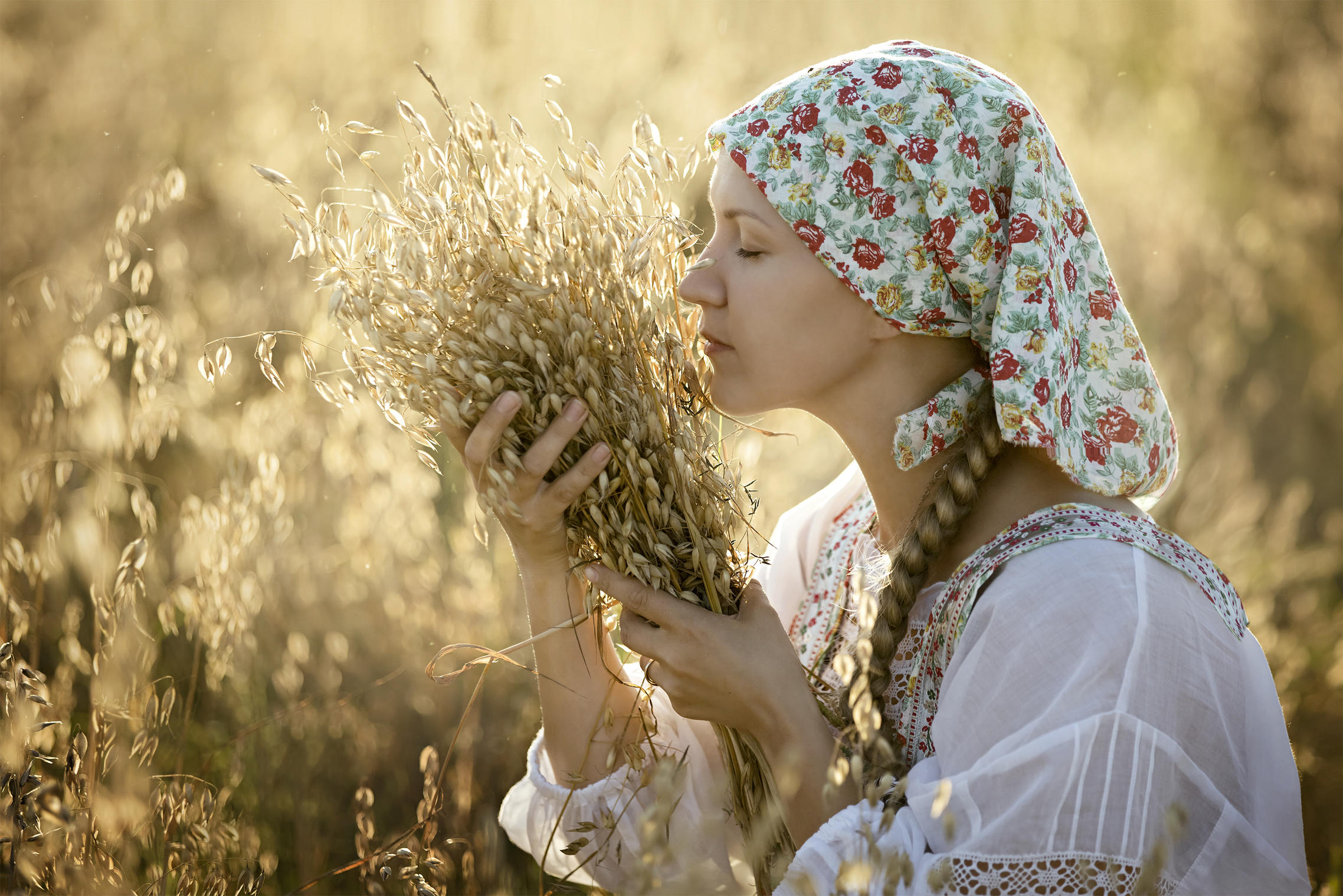 Photo Women in Slavic costumes in Vientiane
