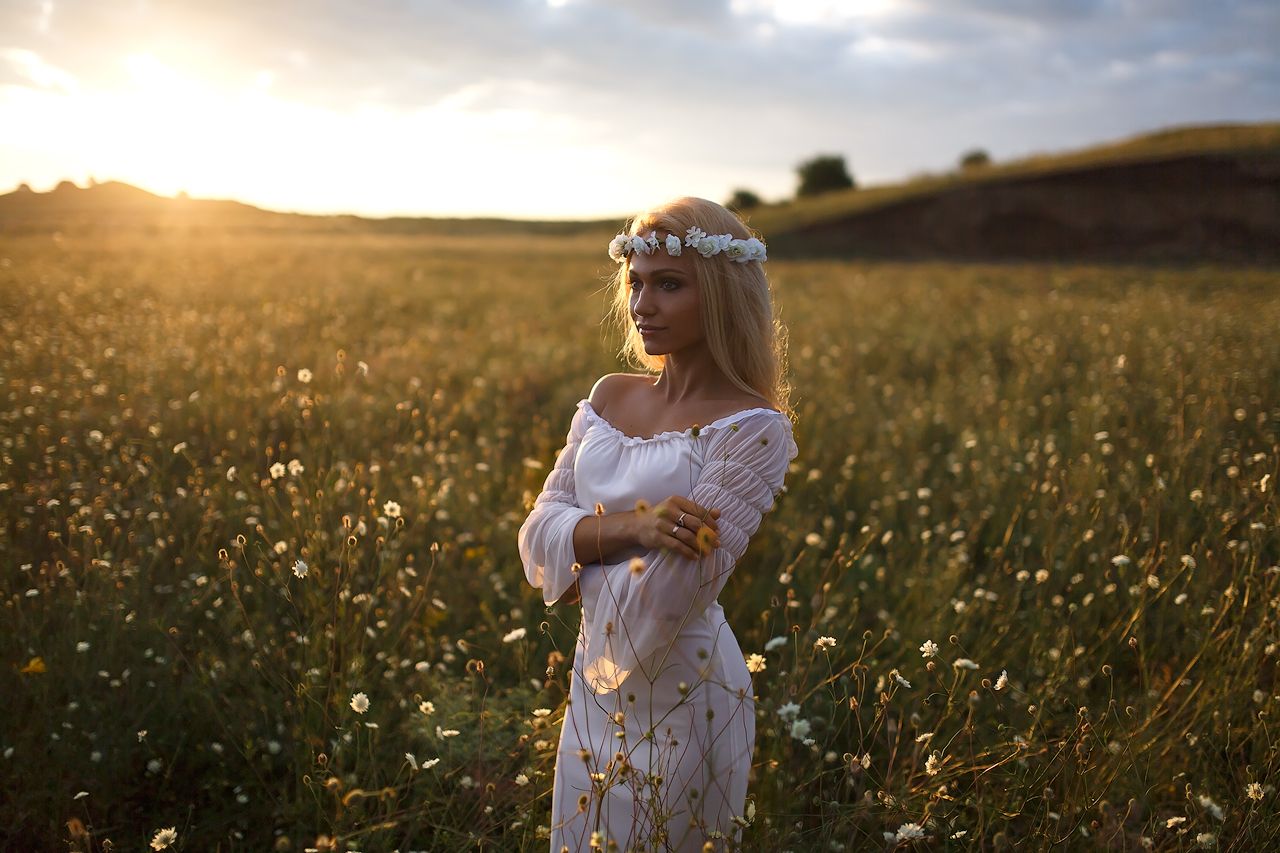 Girls in Slavic costumes in Vientiane
