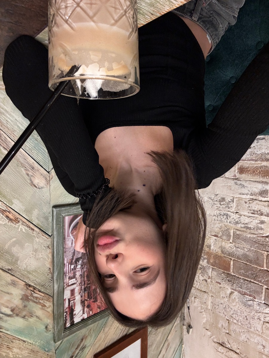 Fresh photos, fresh mood — Tina online in Vientiane